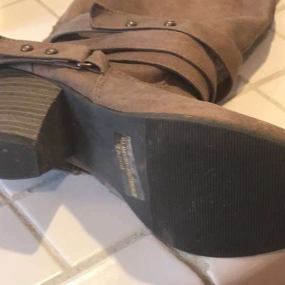 Boots - Picture 3 of 3